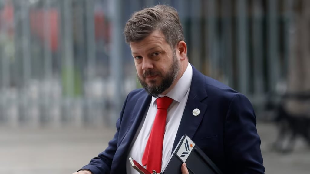Johannes Kaiser descarta renunciar a su dieta parlamentaria tras decisión de Winter