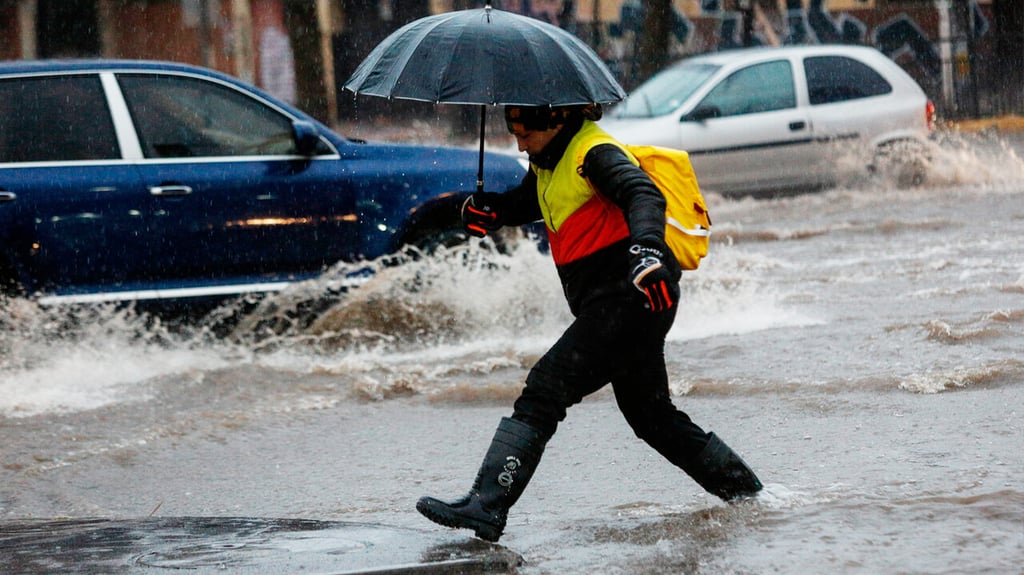 Santiago se prepara para la lluvia: Este es el día más intenso del frente que traerá hasta 12 milímetros