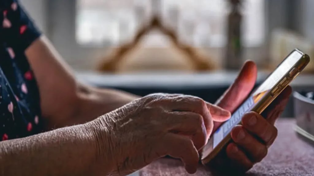 ¿Eres adulto mayor? Movistar sorprende con plan a menos de $4 mil pesos y así lo puedes tener