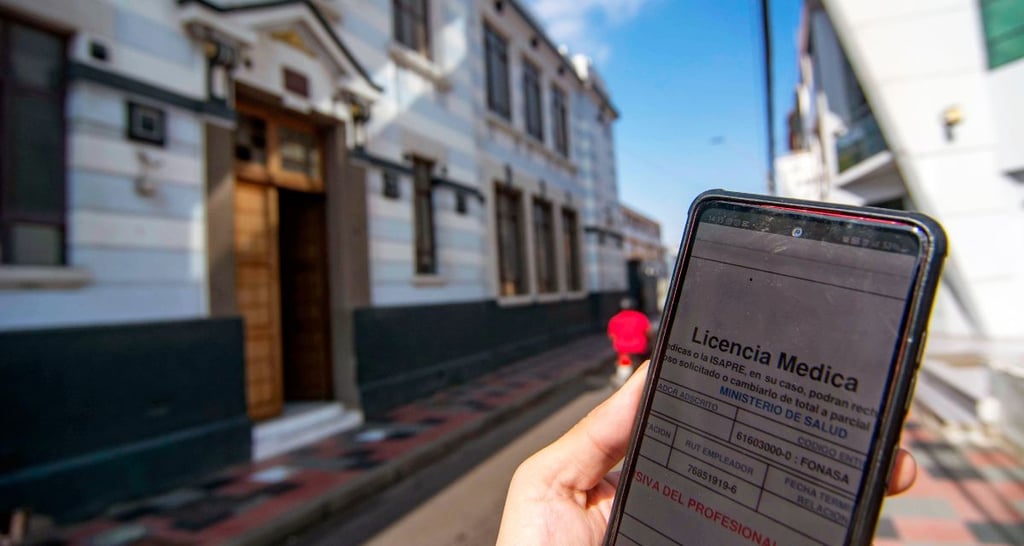 Viaje con licencia médica: alcalde republicano en la mira