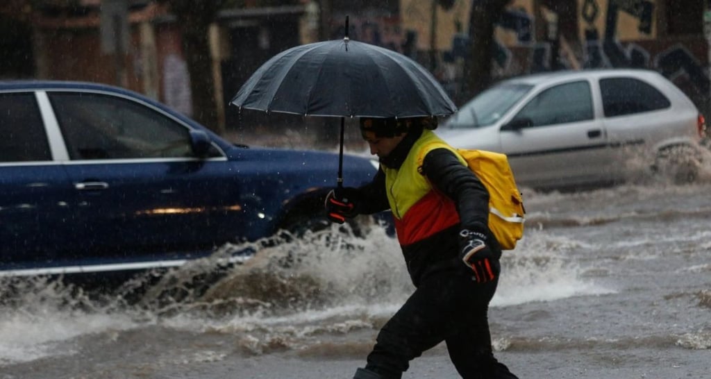“Tren de ondas” traerá lluvias y mínimas de hasta 2°: ¿Cuándo y cuánto lloverá en tu región?