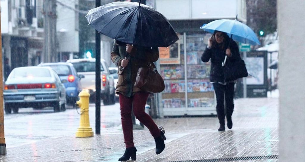 Las regiones en alertas por lluvias intensas en corto tiempo y vientos sobre los 100 km/h