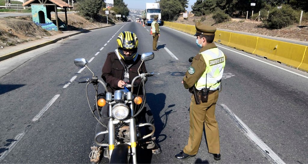 Si manejas moto, cuidado: estas faltas pueden dejarte sin licencia y con multa de $205 mil