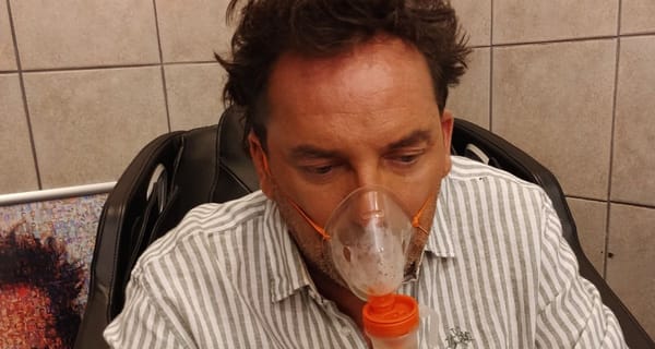 “El cuerpo pasa la cuenta…”: La imagen de Daniel Fuenzalida conectado a oxígeno que dejó a todos preocupados