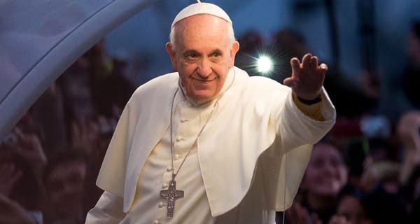 “Si no puedo casarme contigo, me haré sacerdote”: la promesa que marcó la vida del Papa Francisco