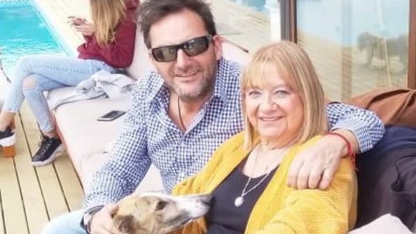 Daniel Fuenzalida recreó un abrazo con su madre gracias a la IA: “Feliz día mamita con beso al cielo”