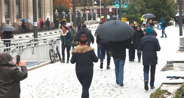 Meteorología activa aviso por nevadas normales a moderadas: tres regiones bajo alerta
