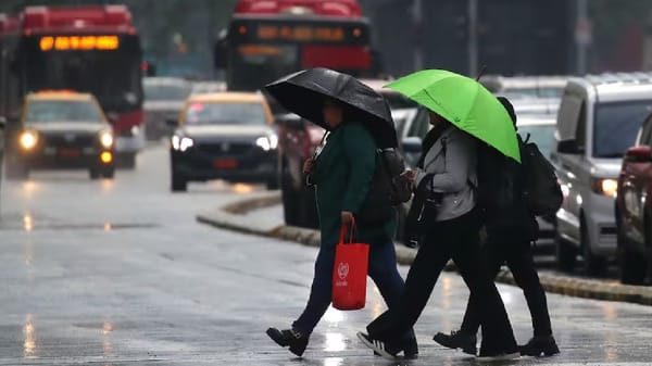 ¡Atención Santiago! Nuevo sistema frontal traerá lluvias y hasta nieve esta semana: ¿Qué días caerá agua?