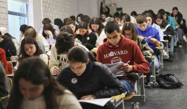 ¿Qué se estudia más en Chile? Estas son las 10 carreras con más titulados este año