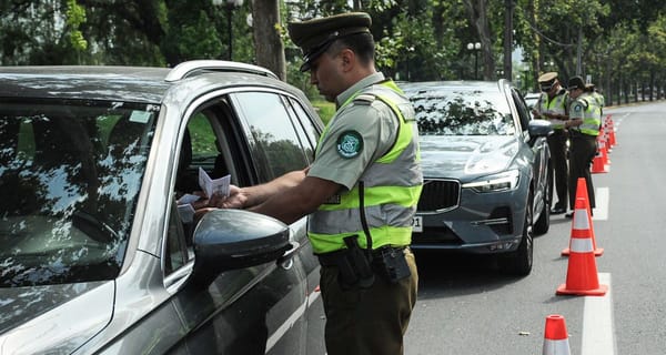 Ni se te ocurra pasarte esta señal: arriesgas hasta $200.000 de multa y sanción