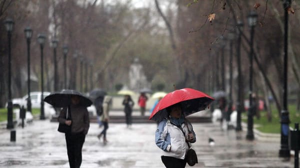 Ráfagas de 100 km/h y chubascos”: revisa si este temporal afectará tu comuna